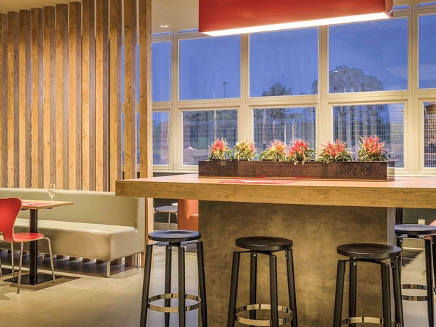 Imagen del bar/restaurante del Hotel Ibis Porto Alegre Assis Brasil. Foto 7