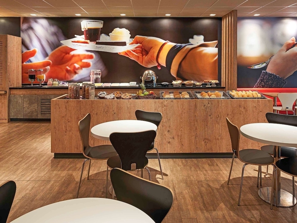 Imagen del bar/restaurante del Hotel Ibis Porto Alegre Moinhos De Vento. Foto 11
