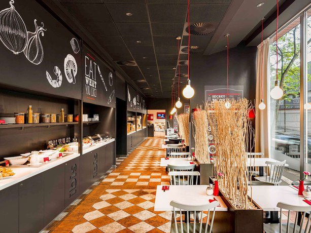 Imagen del bar/restaurante del Hotel Ibis Praha Mala Strana. Foto 3