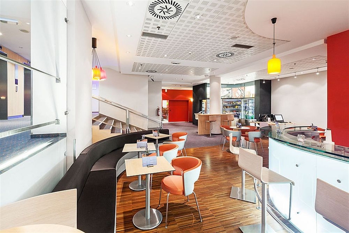 Imagen del bar/restaurante del Hotel Ibis Praha Old Town. Foto 5