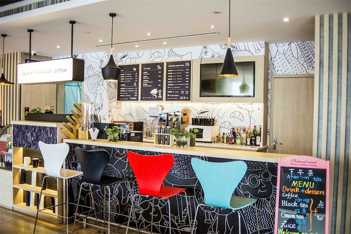 Imagen del bar/restaurante del Hotel Ibis Qingdao Ningxia. Foto 3