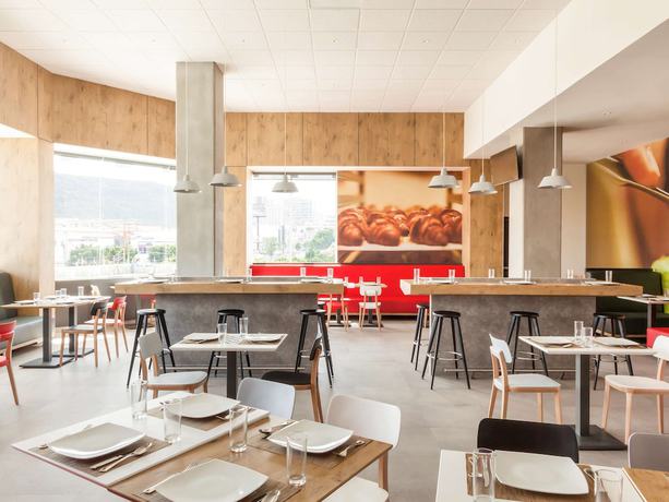 Imagen del bar/restaurante del Hotel Ibis Queretaro. Foto 2