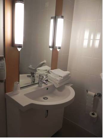 Imagen de la habitación del Hotel Ibis Quimperle. Foto 12