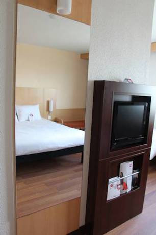 Imagen de la habitación del Hotel Ibis Quimperle. Foto 15