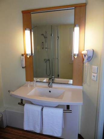 Imagen de la habitación del Hotel Ibis Quimperle. Foto 16