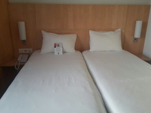 Imagen de la habitación del Hotel Ibis Rambouillet. Foto 7