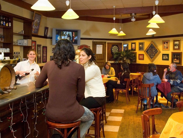 Imagen del bar/restaurante del Hotel Ibis Rambouillet. Foto 4