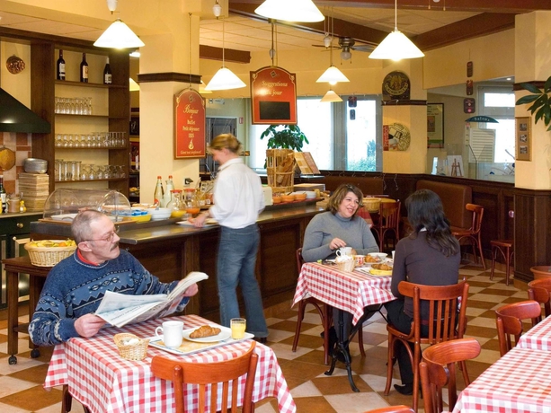 Imagen del bar/restaurante del Hotel Ibis Rambouillet. Foto 5