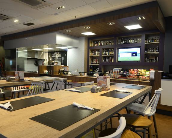 Imagen del bar/restaurante del Hotel Ibis Recife Boa Viagem. Foto 3