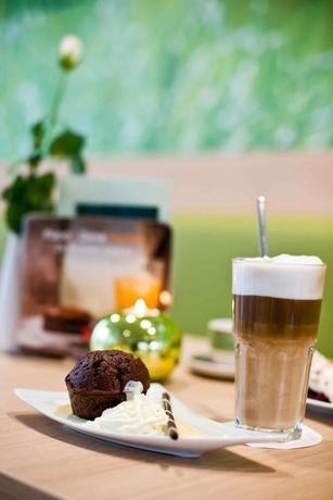 Imagen del bar/restaurante del Hotel Ibis Regensburg City. Foto 11