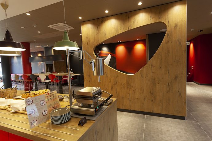 Imagen del bar/restaurante del Hotel Ibis Regensburg Zentrum. Foto 5