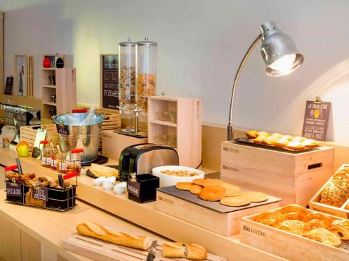 Imagen del bar/restaurante del Hotel Ibis Rennes Beaulieu. Foto 3