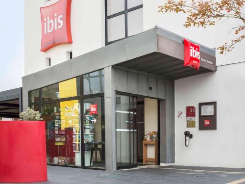 Imagen de los exteriores del Hotel Ibis Rennes Beaulieu. Foto 13
