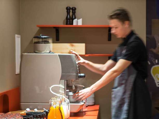 Imagen del bar/restaurante del Hotel Ibis Riga Centre. Foto 4