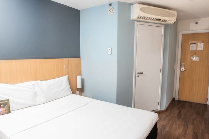 Imagen de la habitación del Hotel Ibis Rio De Janeiro Santos Dumont. Foto 3