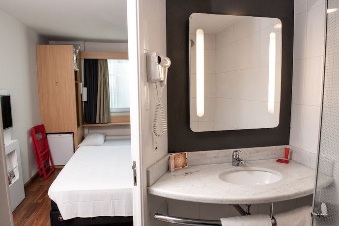 Imagen de la habitación del Hotel Ibis Rio De Janeiro Santos Dumont. Foto 7