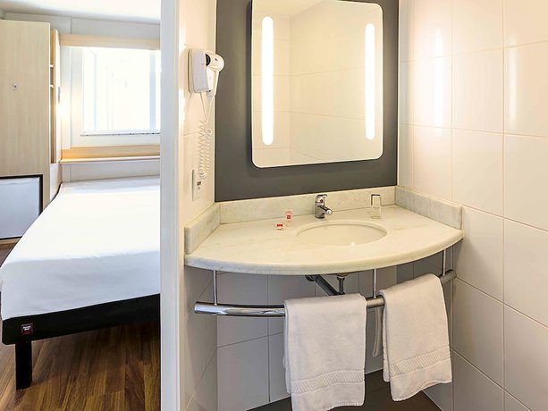 Imagen de la habitación del Hotel Ibis Rio De Janeiro Santos Dumont. Foto 15