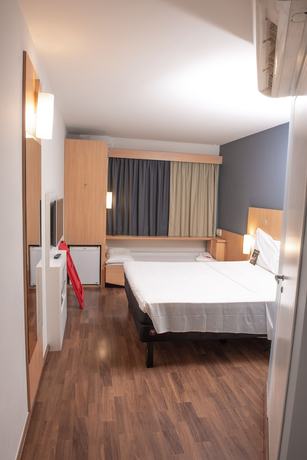 Imagen de la habitación del Hotel Ibis Rio De Janeiro Santos Dumont. Foto 16