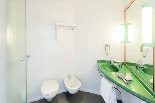 Imagen de la habitación del Hotel Ibis Roma Fiera. Foto 2