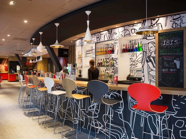 Imagen del bar/restaurante del Hotel Ibis Rotterdam City Centre. Foto 8
