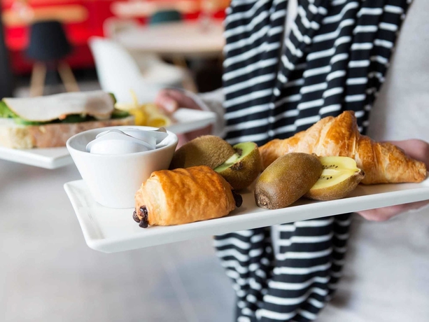 Imagen del bar/restaurante del Hotel Ibis Rotterdam City Centre. Foto 9