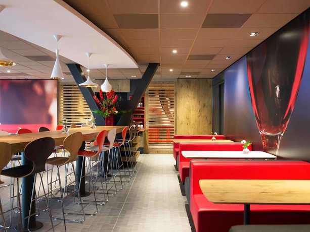 Imagen del bar/restaurante del Hotel Ibis Rotterdam City Centre. Foto 10