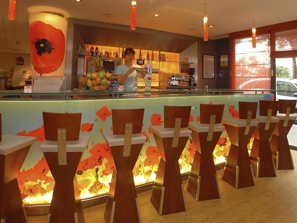 Imagen del bar/restaurante del Hotel Ibis Rouen Centre Champ De Mars. Foto 4