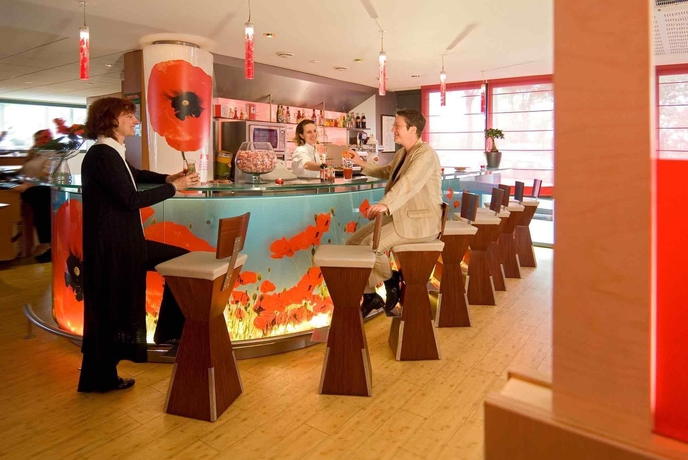 Imagen del bar/restaurante del Hotel Ibis Rouen Centre Champ De Mars. Foto 6