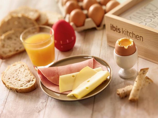 Imagen del bar/restaurante del Hotel Ibis Saarbruecken City. Foto 6