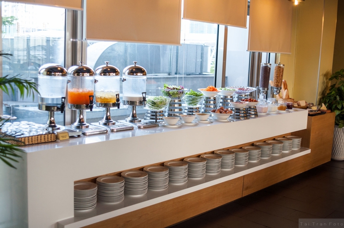 Imagen del bar/restaurante del Hotel Ibis Saigon South. Foto 3