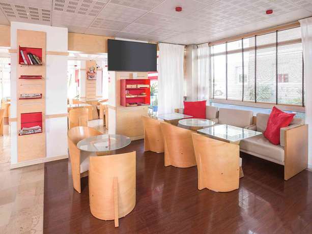 Imagen del bar/restaurante del Hotel Ibis Saint Brieuc Yffiniac. Foto 4