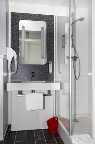 Imagen de la habitación del Hotel Ibis Saint Genis Pouilly Genève. Foto 5