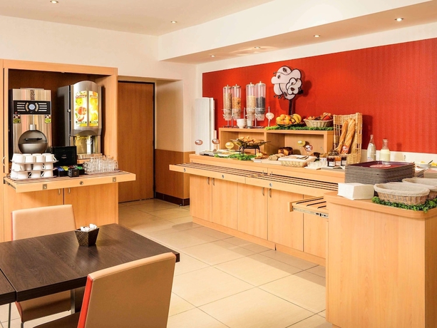 Imagen del bar/restaurante del Hotel Ibis Saint Lo La Chevalerie. Foto 9