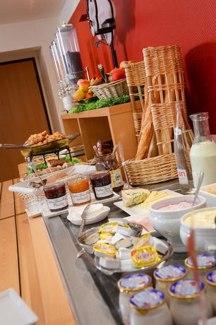 Imagen del bar/restaurante del Hotel Ibis Saint Lo La Chevalerie. Foto 10