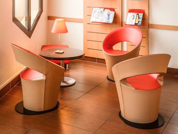 Imagen del bar/restaurante del Hotel Ibis Saint Lo La Chevalerie. Foto 11