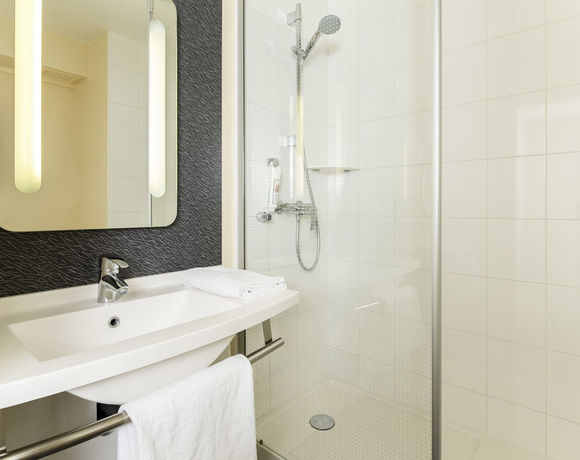 Imagen del bar/restaurante del Hotel Ibis Saint Omer Centre. Foto 4