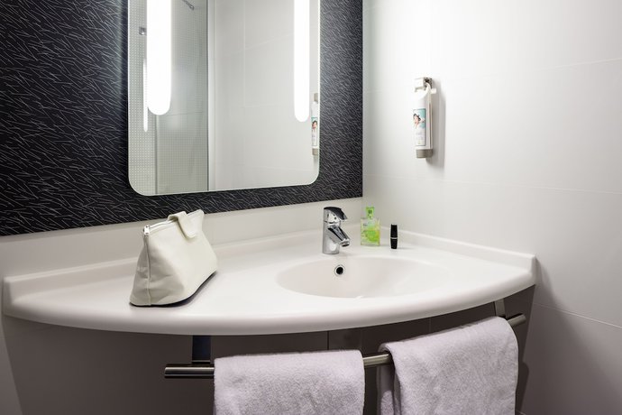 Imagen de la habitación del Hotel Ibis Saint Quentin Basilique. Foto 17