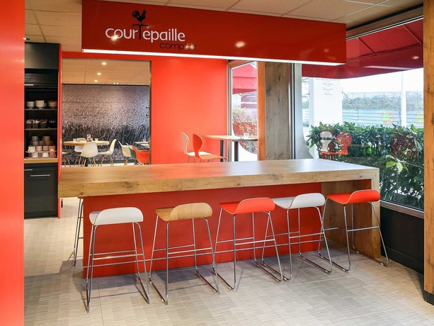 Imagen del bar/restaurante del Hotel Ibis Saint-denis Stade Ouest. Foto 4