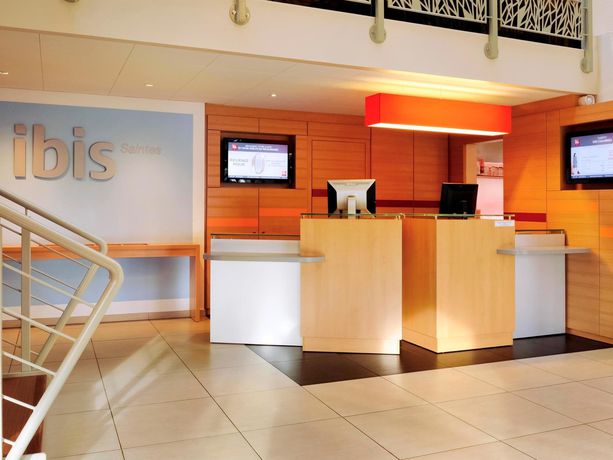 Imagen de los interiores del Hotel Ibis Saintes. Foto 7