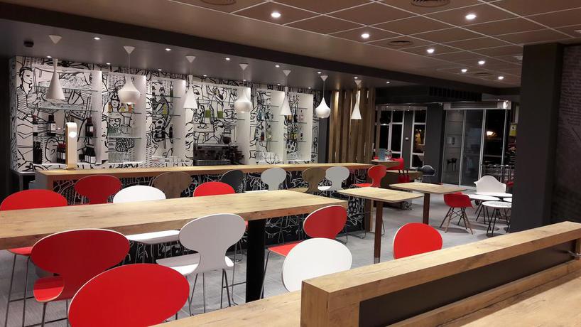 Imagen del bar/restaurante del Hotel Ibis Salamanca. Foto 8