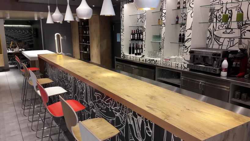 Imagen del bar/restaurante del Hotel Ibis Salamanca. Foto 9