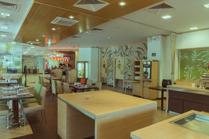 Imagen del bar/restaurante del Hotel Ibis Samara. Foto 4