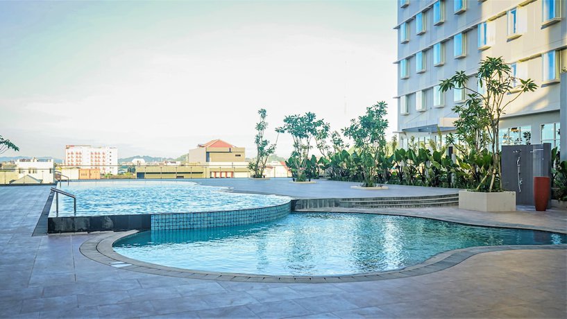 Imagen de la piscina del Hotel Ibis Samarinda. Foto 20