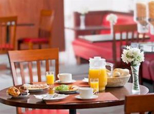 Imagen del bar/restaurante del Hotel Ibis Santiago Estación Central. Foto 4