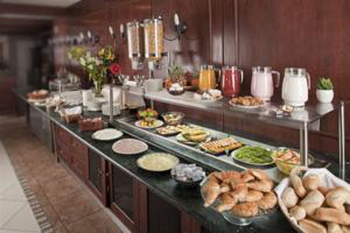 Imagen del bar/restaurante del Hotel Ibis Santiago Estación Central. Foto 5