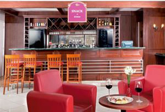 Imagen del bar/restaurante del Hotel Ibis Santiago Estación Central. Foto 6