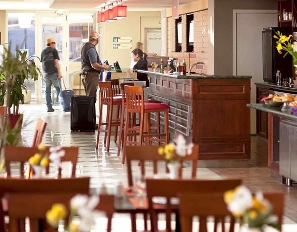 Imagen del bar/restaurante del Hotel Ibis Santiago Estación Central. Foto 7