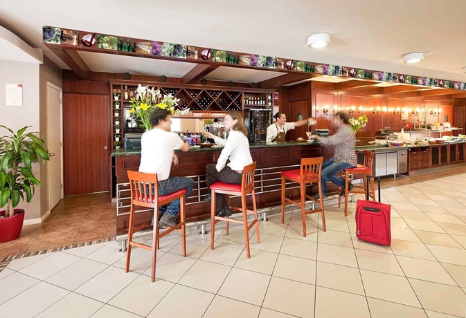 Imagen del bar/restaurante del Hotel Ibis Santiago Estación Central. Foto 8