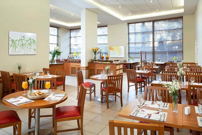 Imagen del bar/restaurante del Hotel Ibis Santiago Providencia. Foto 5