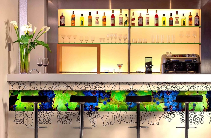 Imagen del bar/restaurante del Hotel Ibis Santiago Providencia. Foto 6